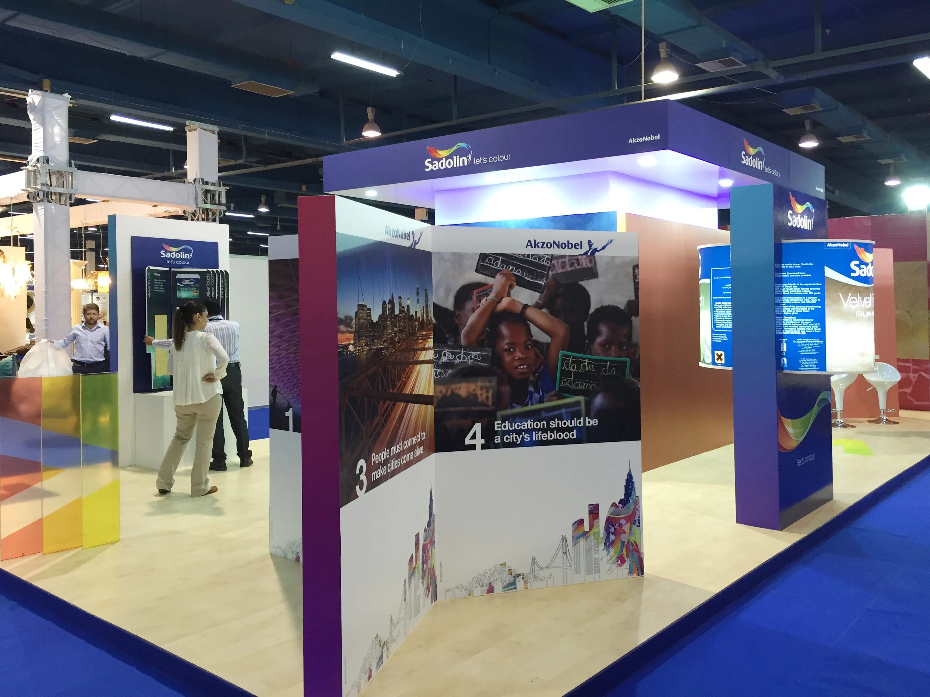 AkzoNobel Sadolin exhibition stand, visitors walking through