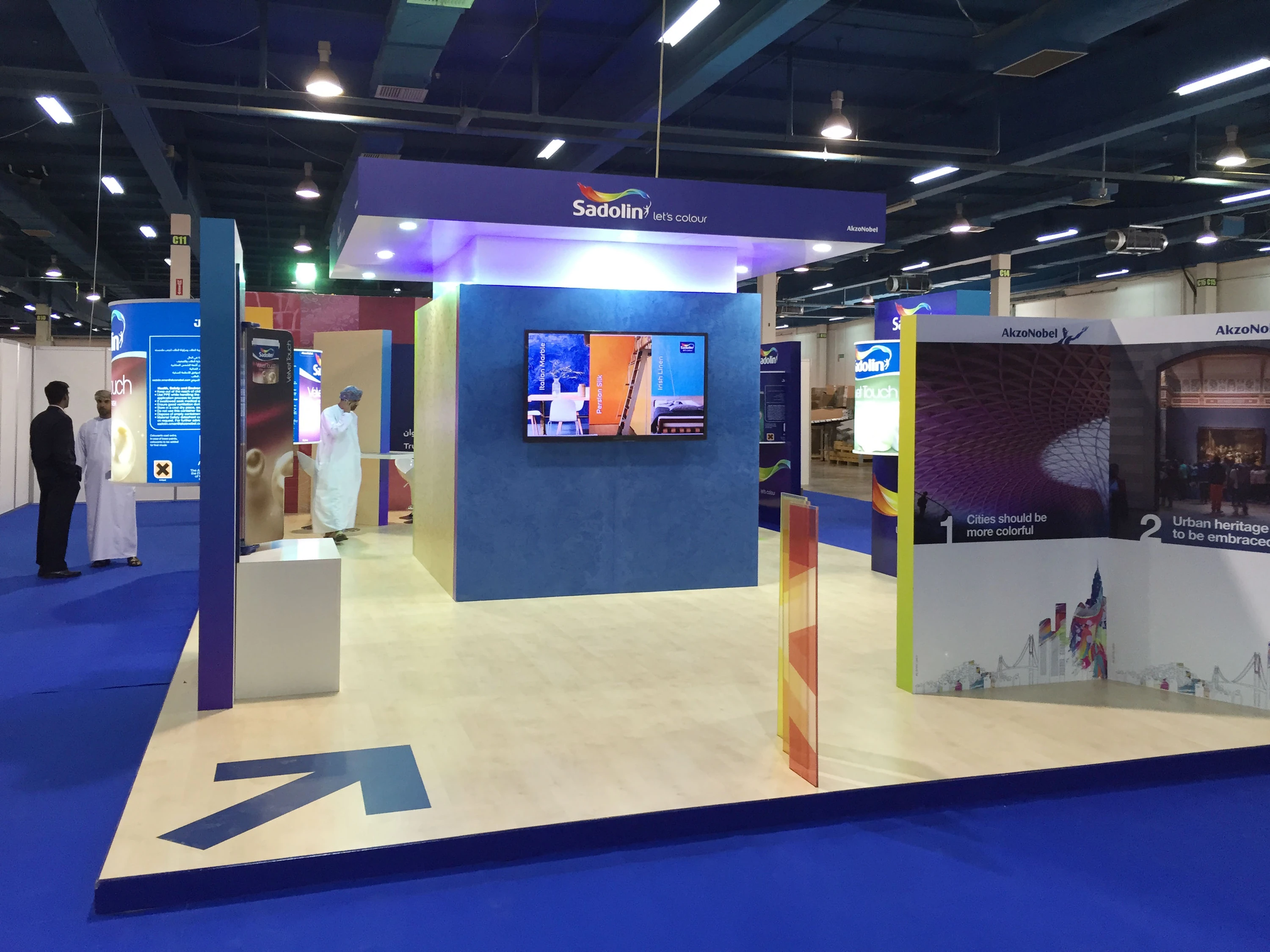 Sadolin 'let's colour' stand, full view with the AkzoNobel colour panels